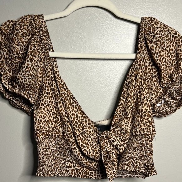 Lulu's Fiercely in Love Beige Leopard Print Tie-Front Crop TopSize M - Picture 2 of 6
